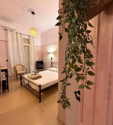 Loutraki-Agioi Theodoroi Apartment | Classic rooms in the center