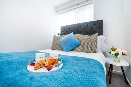 Moffat House | Classy 3 Bedroom Home for 6 Near Tividale, Oldbury-Ample Parking and WiFi, Exclusive Offers Book Quickly!
