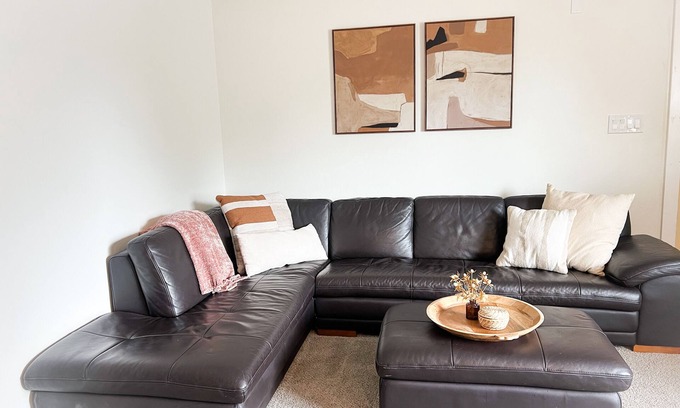 Eugene House | Clean and comfortable 2-bedroom house with AC, WiFi in central Eugene location.