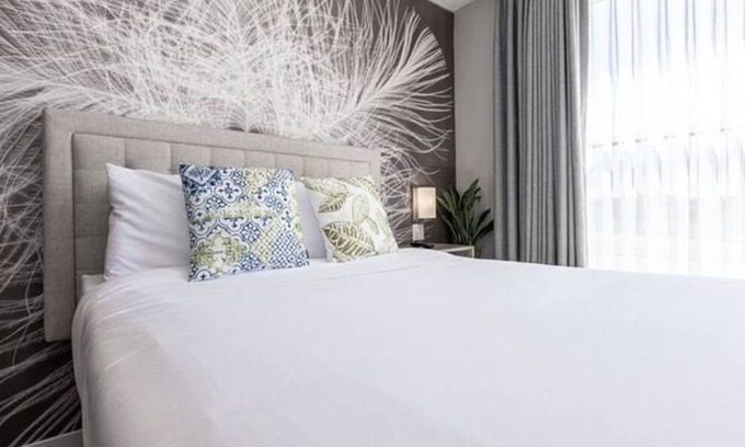 Midway District Apartment | Clean & Cozy Studio in the ❤️ of it All. WiFi + Cable,