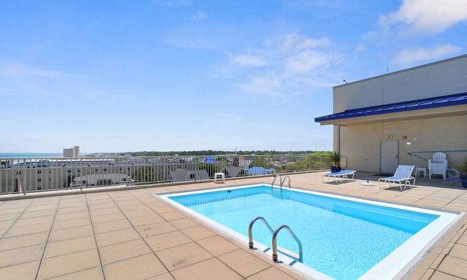 Rehoboth Beach Condo | Clean/Cute Efficiency Ocean Views w/Pool & Parking