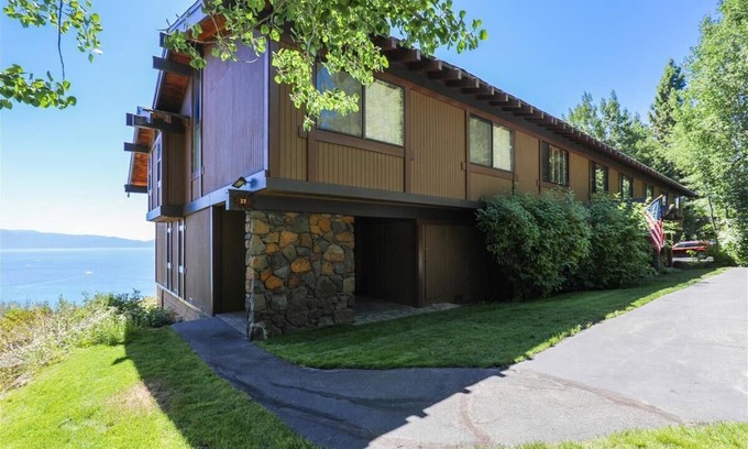 Tahoe City Condo | Clean, Modern, Fantastic Lake View #37