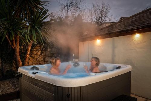 Dawlish House | Clementine Cottage, Hot Tub, Pool Table, Holcombe Beach 600m