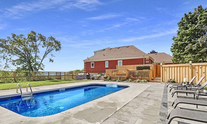 Prince Edward House | Cliffhouse On The Bay, Waterview with Pool —-ST-2019-0091