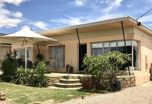 Moonta Bay House | Clifftop Shack