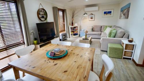 Sanctuary Point House | Clifton Cottage by Experience Jervis Bay