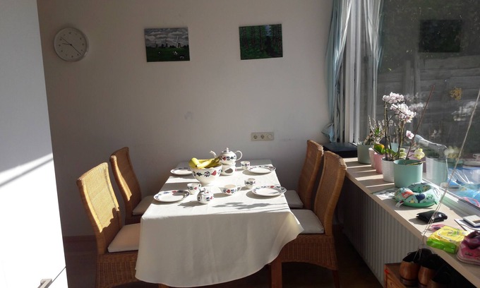 Municipality of Zoetermeer House | Close to beach & cities; Spacious house with a big garden