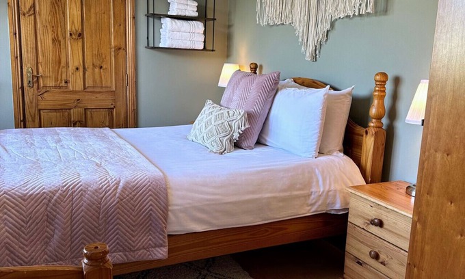 Malahide House | Close to Dublin Airport and Malahide Castle. Triple room in a pretty Guest House!