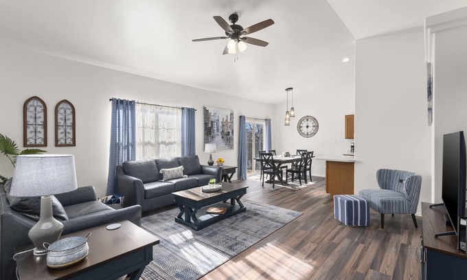 Grand Junction House | Close to Parks, shopping, hospitals and more in a quiet neighborhood