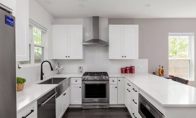MLK House | Close to UT, Free Parking - In the Green - Portoro