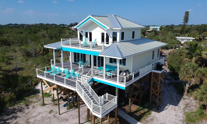 Placida House | Cloud 9 on the beach! Heavenly views from beach to bay. Come be on Cloud 9.