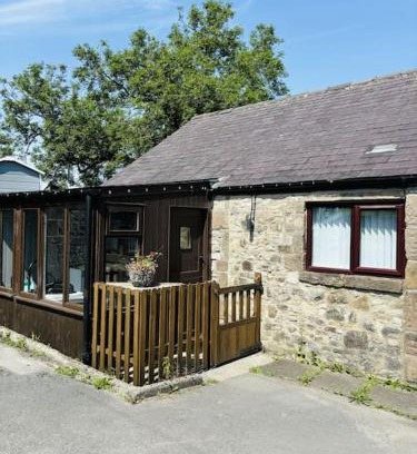Newton Grange House | Clover Cottage at Pikehall