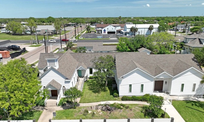 Rockport House | Coast Oaks Cottage 1 1 Bedroom Cottage by RedAwning