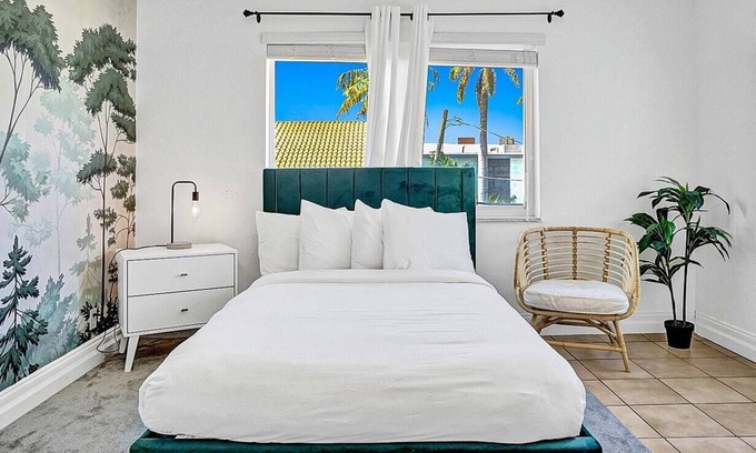 North Beach Apartment | Coast Studio Free Parking Pool Near Beach