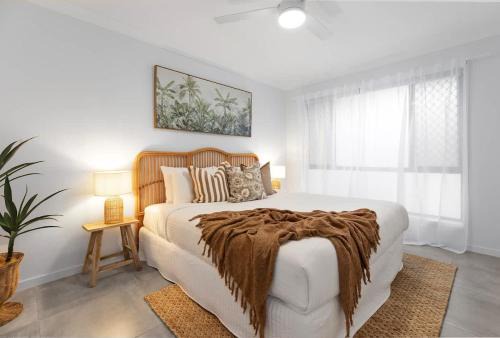 Buddina House | Coastal 3BR Beachside Haven, Pet-Friendly!