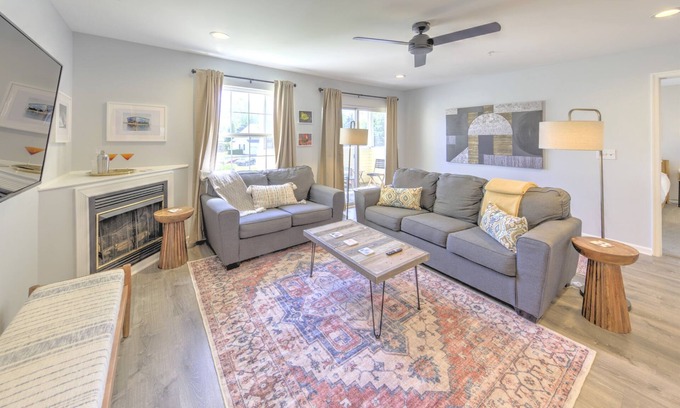Rehoboth Beach Condo | Coastal Beach Retreat: 3BR 🏊 Pool 🏖️ Near Beach 🛍️Shopping Washer/Dryer WiFi