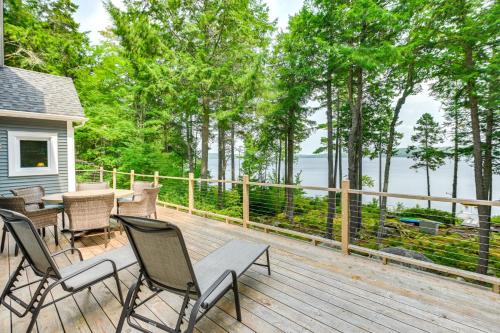 Ellsworth House | Coastal Branch Lake House with Dock and Game Room