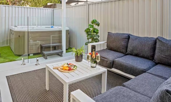 Surfers Paradise Apartment | Coastal Central 3BR - Spa, Surfers Paradise, AC