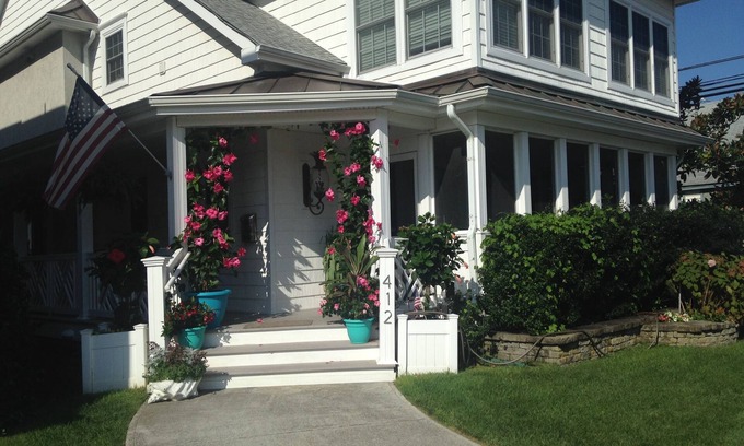 Gold Coast Cottage | COASTAL ELEGANCE- PREMIER LOCATION - 5 HOUSES TO BEACH-RESIDENTIAL NEIGHBORHOOD