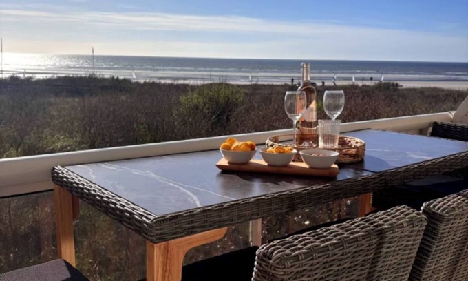 Merlimont-Plage Apartment | Coastal Escape with Sea View
