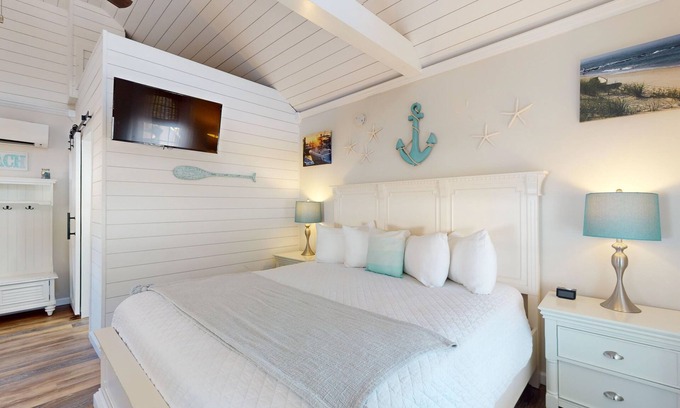 Lower Township Hotel | Coastal Estate – Private Cottage with King Bed & Pool Access