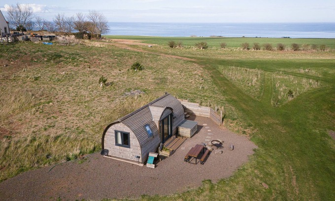 Cockburnspath Cabin | Coastal Family Cabin with Wood Fired Hot Tub