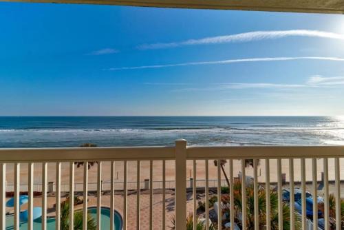 Ortona Park House | Coastal Views Spacious Beachfront Condo