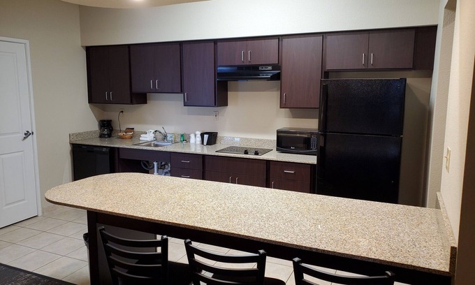 Oshkosh Hotel | Cobblestone Suites Oshkosh