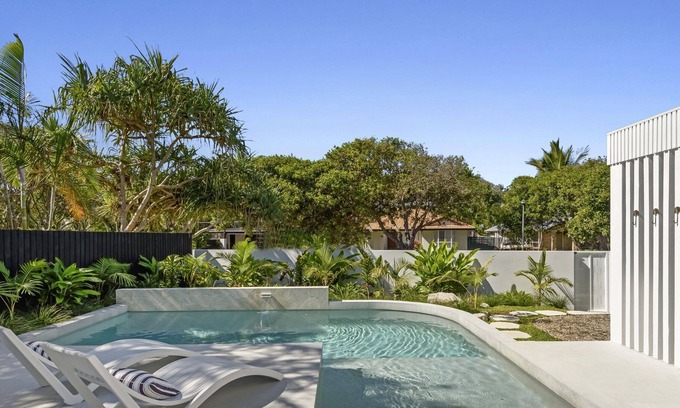 Castaways Beach House | Coco - Castaways Beach