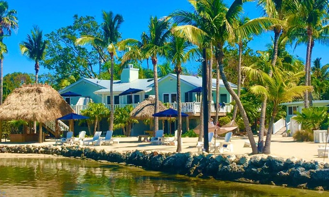 Tavernier Hotel | Coconut Palm Inn