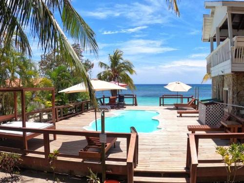 Antoneys Cay Hotel | Coconut Tree West Bay