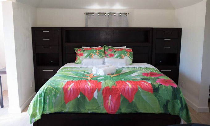 Jubilee Subdivision Cottage | COCOPLUM REST N HIDEAWAY #2