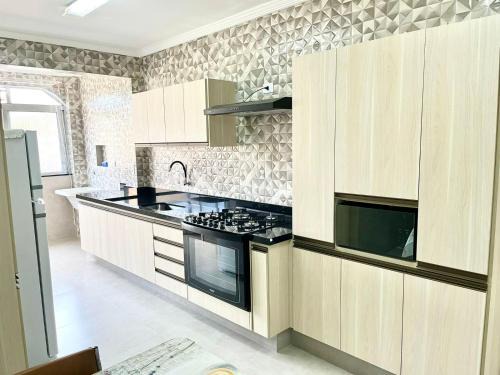 Loteamento Joao Batista Juliao Apartment | Coimbra Guarujá - Apartamento Beira Mar - Praia Enseada - 150m Praia