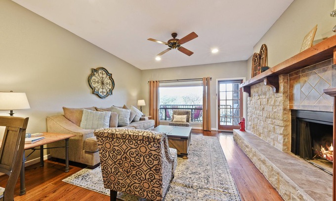 New Braunfels Resort | Comal River Getaway at the Froh Haus C206