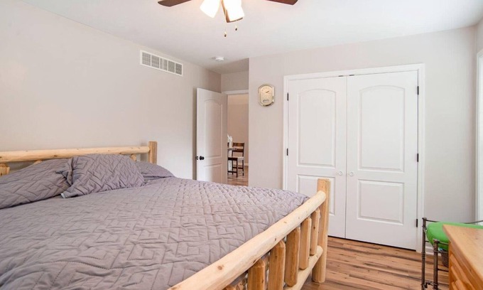 Mears House | Come and enjoy a retreat along the shoreline between Silver Lake and Pentwater!