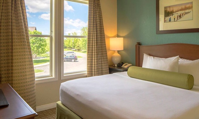 Boyne Falls Resort | Come Ski at our Boyne Mountain Resort w/seasonal pool, indoor hot tub, gym & game room