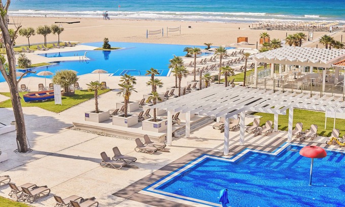 Ulcinj Hotel | Comfort and Convenience! 2BR Suite w/Swim-up pool! Playground & Tennis Courts