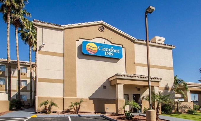 Estrella Hotel | Comfort Inn West Phoenix at 27th Ave and I-I0