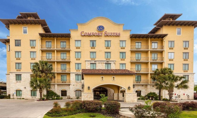 Downtown San Antonio Hotel | Comfort Suites Alamo-River walk