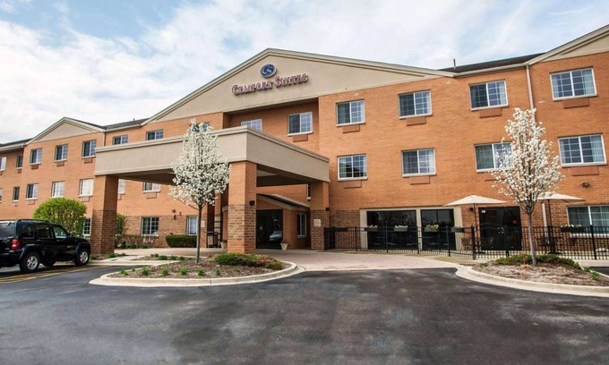 Elgin Hotel | Comfort Suites Elgin