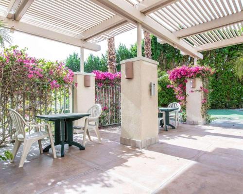 Palm Desert Hotel | Comfort Suites Palm Desert I-10