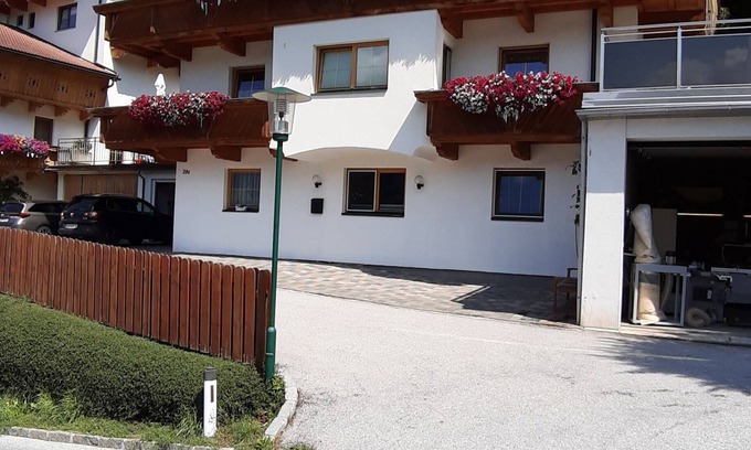 Gerlosbergeben Apartment | Comfortable apartment with large terrace and mountain views