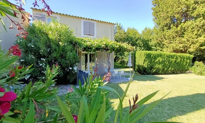 Le Thor Cottage | Comfortable cottage 3 people max with pool near Isle sur Sorgue