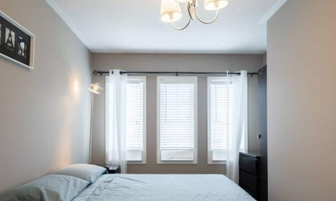 Burlington House | Comfortable Full House- 3 Bedroom + Basement