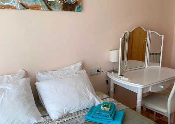 Beniarjo House | Comfortable guest room with balcony