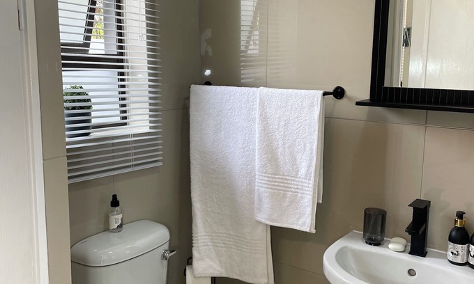 Greater Johannesburg Metropolitan Area Cabin | Comfortable Open-Plan Studio Stay — 36 On Blougom, Midrand
