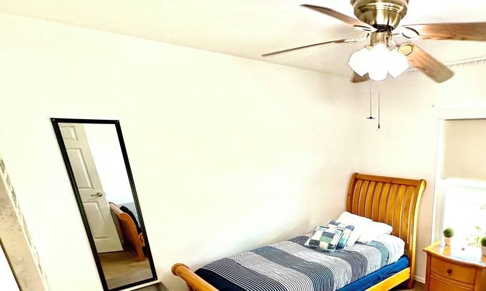 Golden Gate Apartment | Comfortable Room for two.
