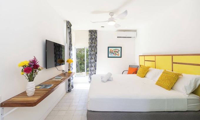 Boca Corona Apartment | Comfortable suite in Private Beach complex - Shared pool.