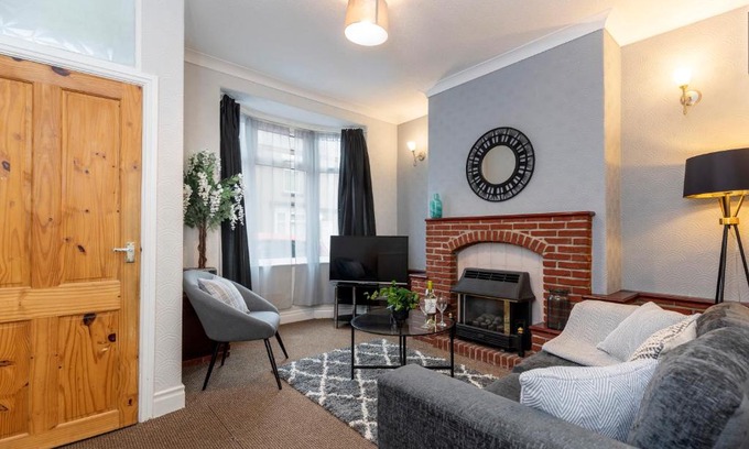 Darlington Apartment | Comfy and homely ideal for families and contractors hosted by Our Home Short Stays fast WiFi and crisp white hotel standard linen