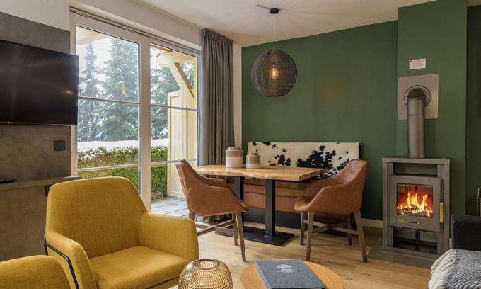 Viehhofen House | Comfy apartment in Viehhofen with hot tub